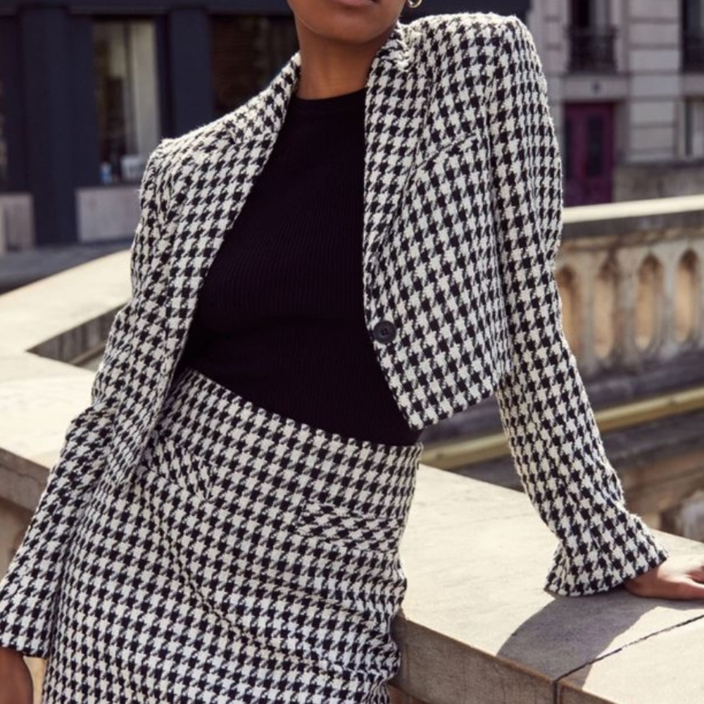 Dynamite Kora Cropped Houndstooth Blazer
